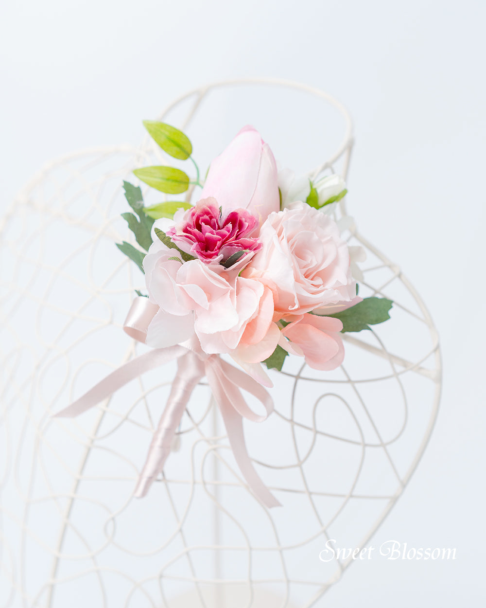 【プリザーブドフラワー】ガーベラとチューリップのクラッチブーケ