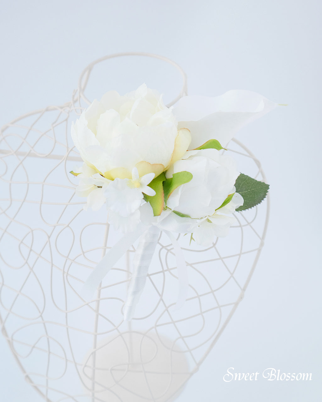 【アーティフィシャルフラワー】芍薬とカラーのラウンドブーケ
