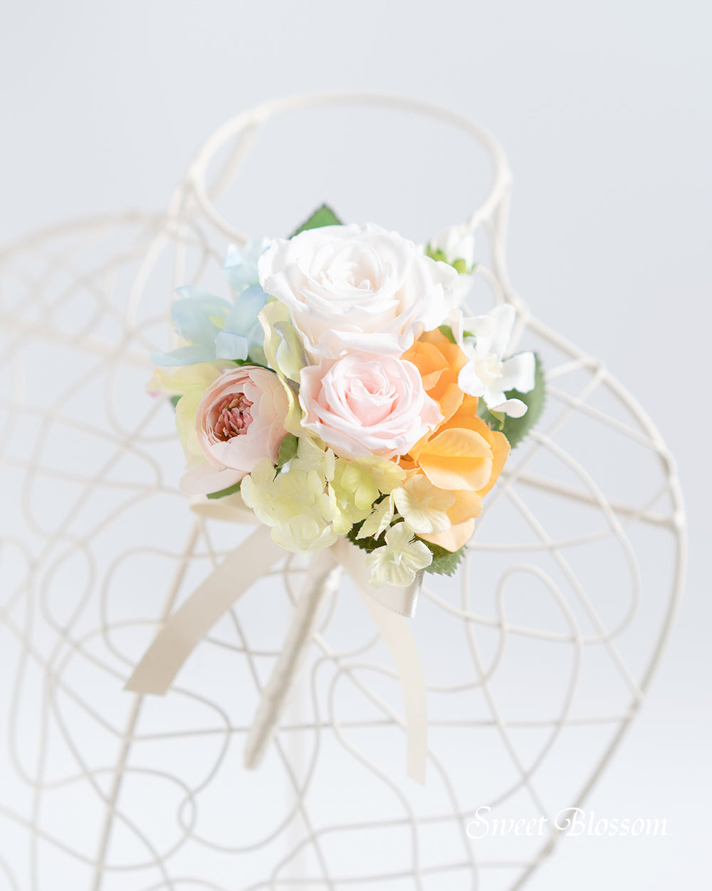 【ブリザーブドフラワー】クリームピンクのティアドロップブーケ