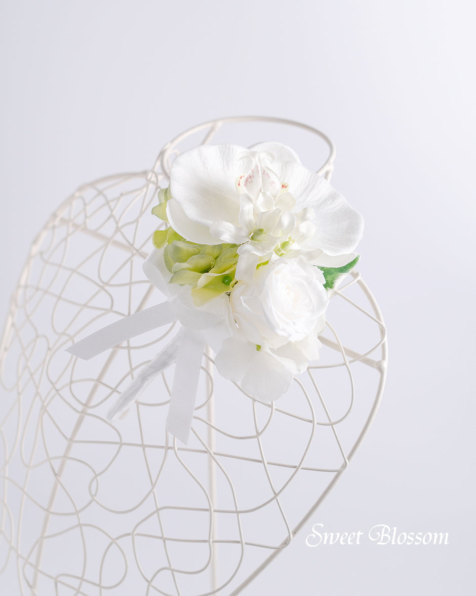 【プリザーブドフラワー】薔薇と胡蝶蘭のキャスケードブーケ (ホワイト)