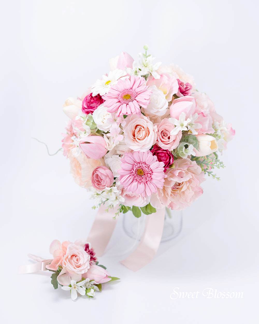 【プリザーブドフラワー】ガーベラとチューリップのクラッチブーケ