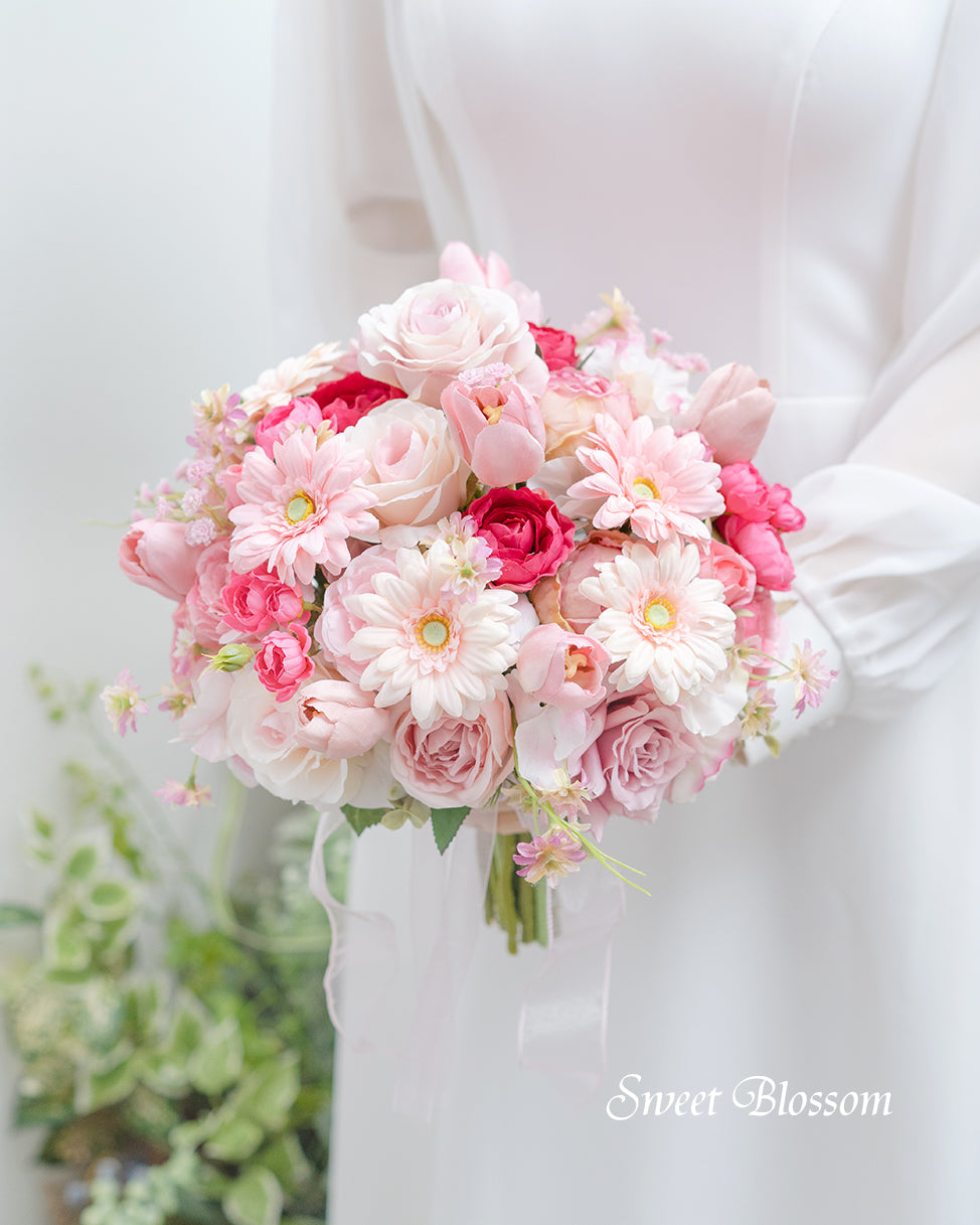 【アーティフィシャルフラワー】ピンクグラデーションのクラッチブーケ