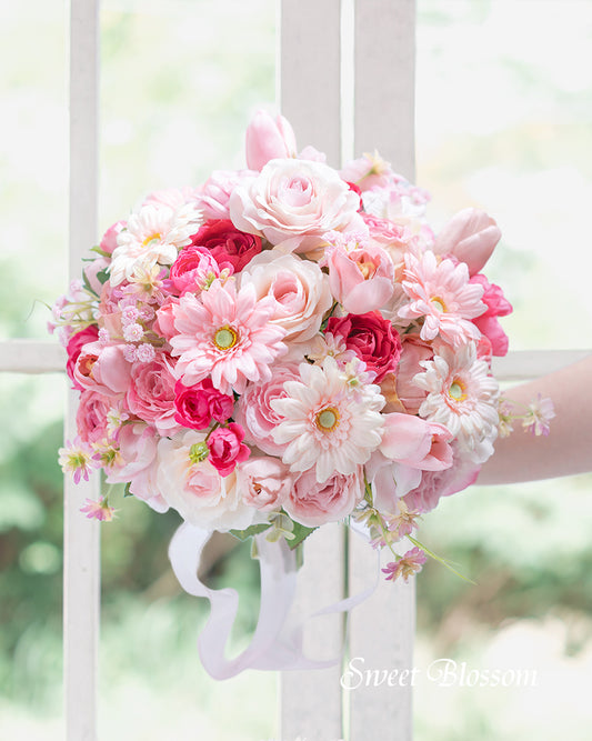 【アーティフィシャルフラワー】ピンクグラデーションのクラッチブーケ