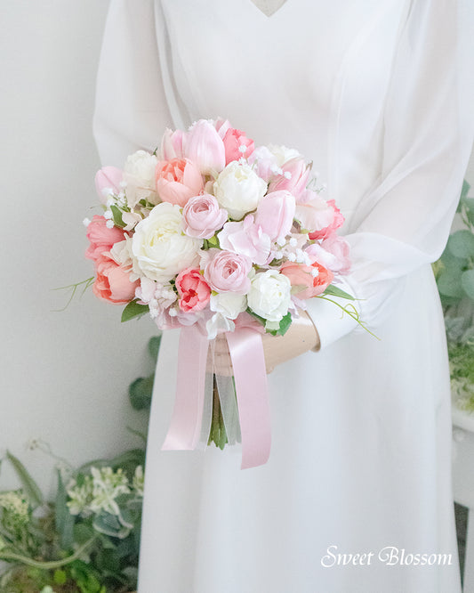 【アーティフィシャルフラワー】チューリップとバラのクラッチブーケ