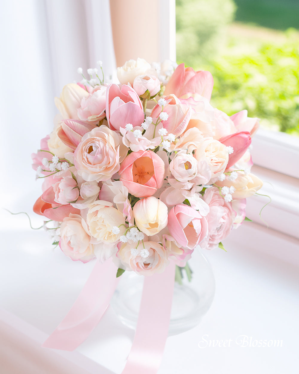 【アーティフィシャルフラワー】チューリップとラナンキュラスのクラッチブーケ