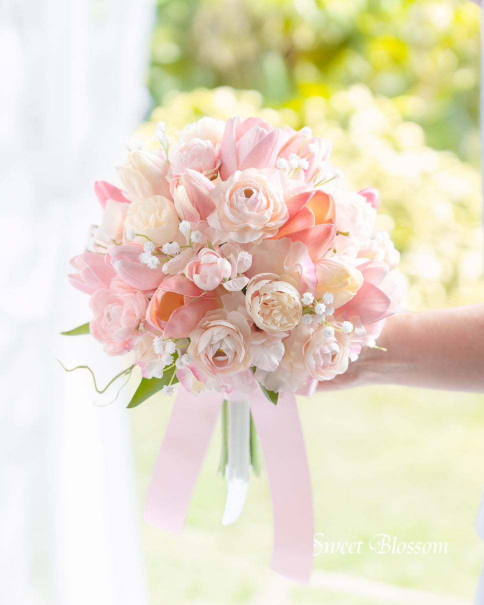 【アーティフィシャルフラワー】チューリップとラナンキュラスのクラッチブーケ