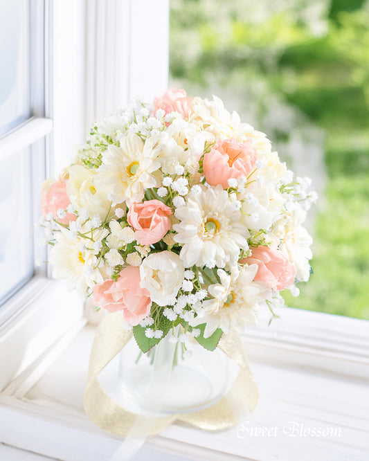 【アーティフィシャルフラワー】ガーベラとチューリップのクラッチブーケ