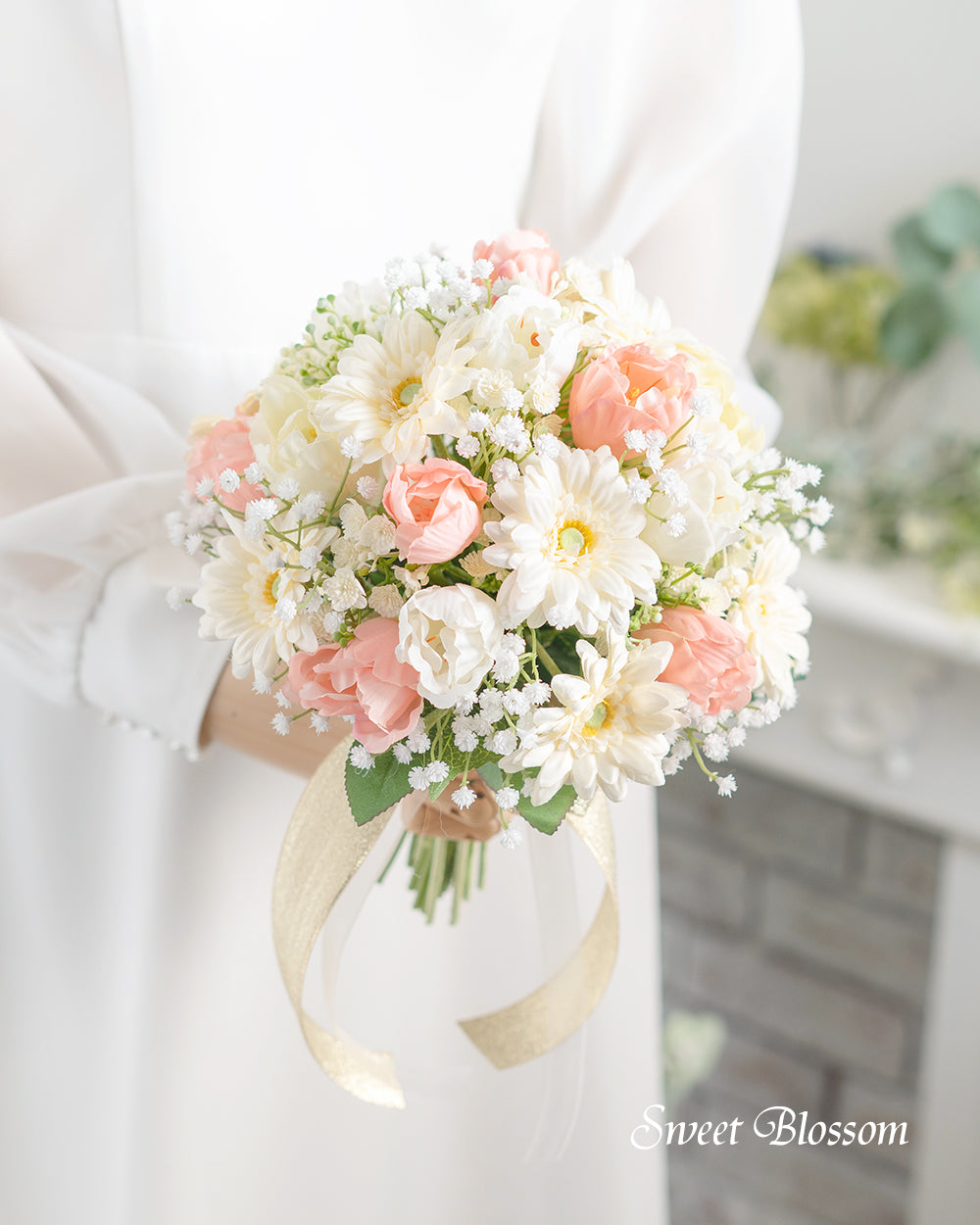 【アーティフィシャルフラワー】ガーベラとチューリップのクラッチブーケ