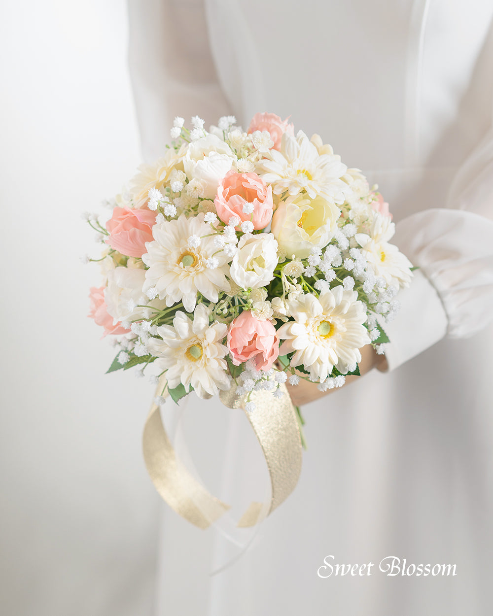 【アーティフィシャルフラワー】ガーベラとチューリップのクラッチブーケ