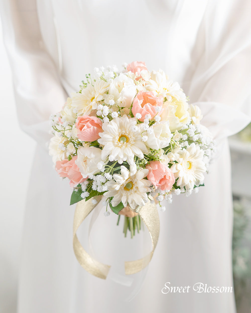 【アーティフィシャルフラワー】ガーベラとチューリップのクラッチブーケ