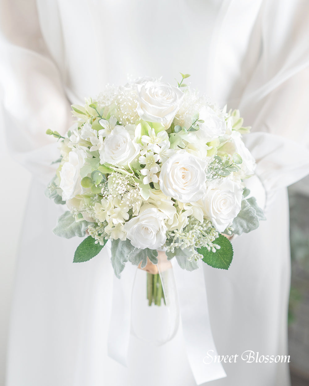 【ブリザーブドフラワー】ホワイトローズのクラッチブーケ