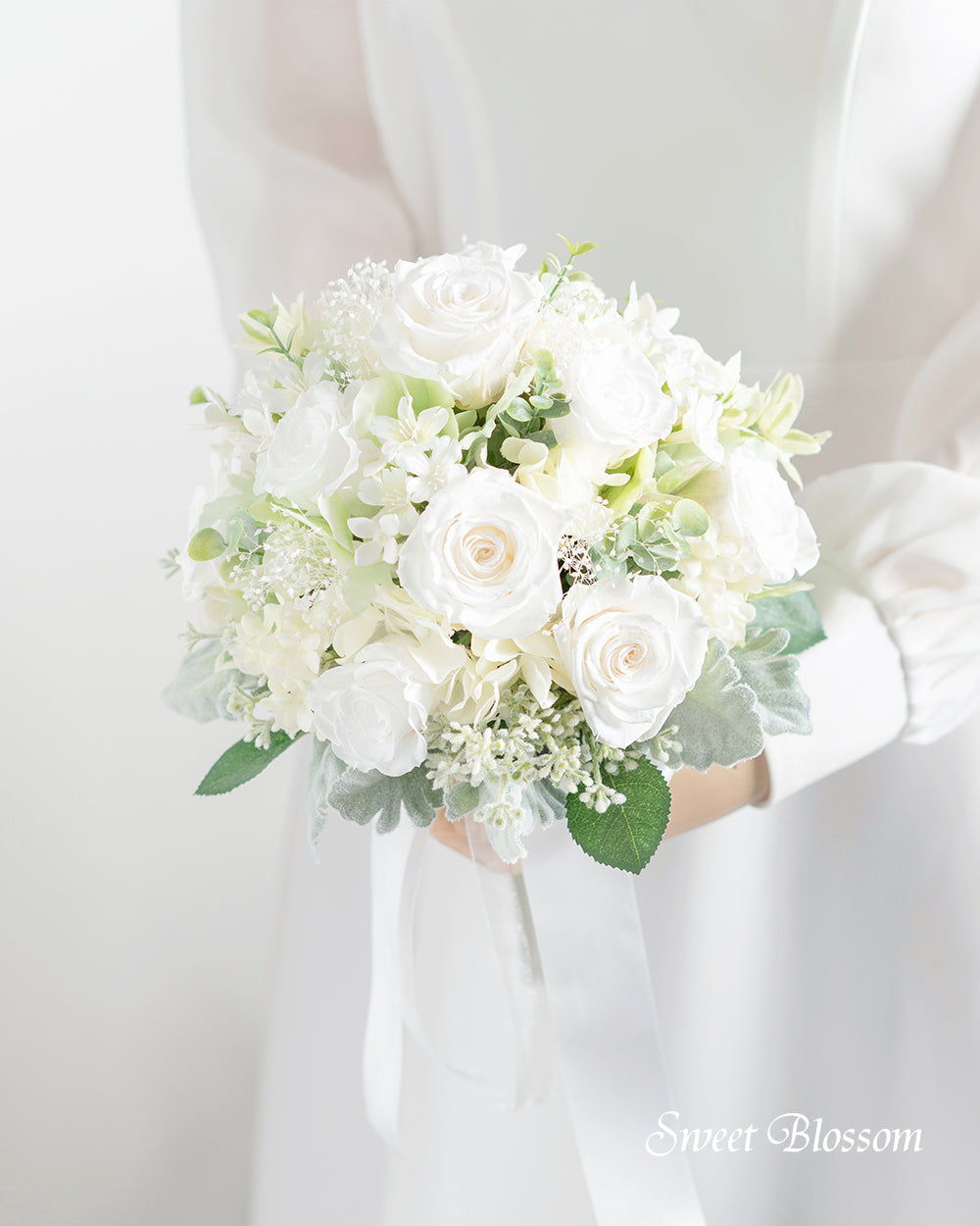 【ブリザーブドフラワー】ホワイトローズのクラッチブーケ