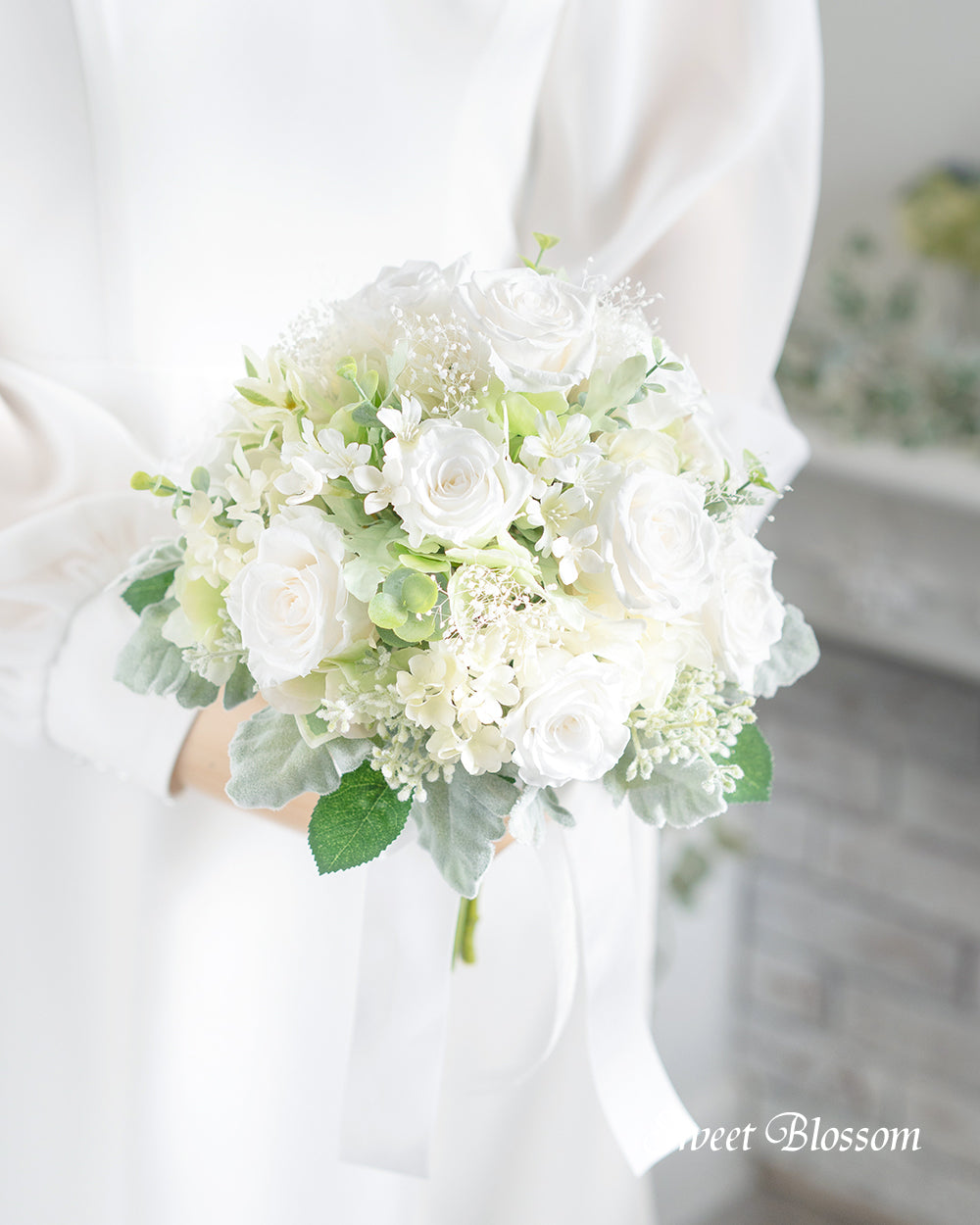 【ブリザーブドフラワー】ホワイトローズのクラッチブーケ