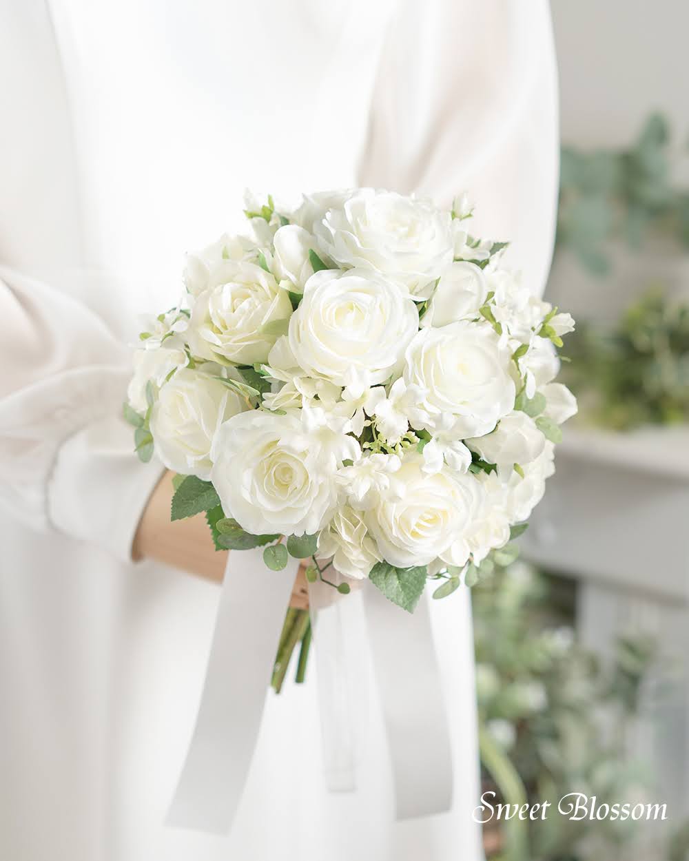 【アーティフィシャルフラワー】ホワイトローズのクラッチブーケ