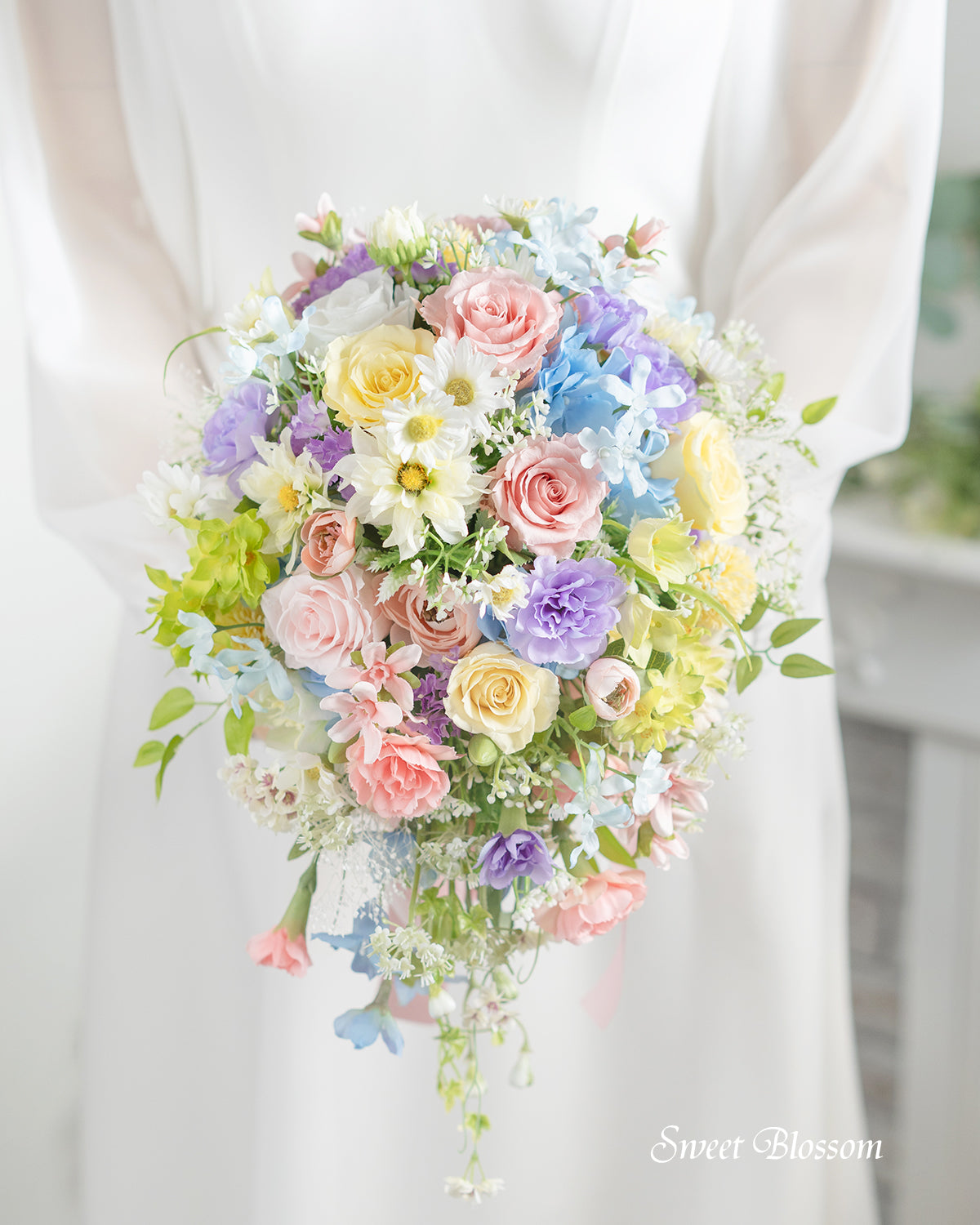 【プリザーブドフラワー】ガーデンフラワーのティアドロップブーケ