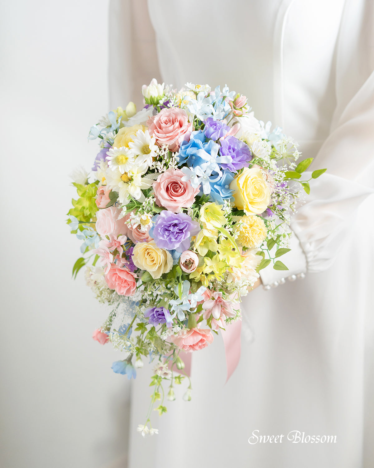 【プリザーブドフラワー】ガーデンフラワーのティアドロップブーケ