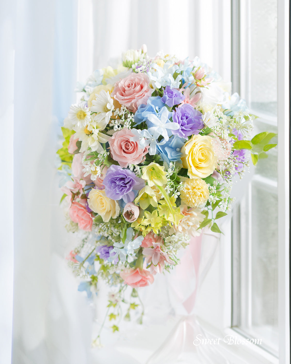 【プリザーブドフラワー】ガーデンフラワーのティアドロップブーケ