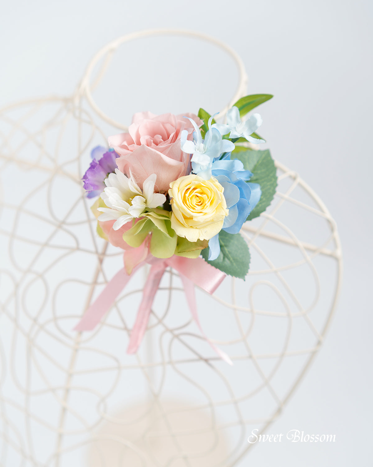 【プリザーブドフラワー】ガーデンフラワーのティアドロップブーケ