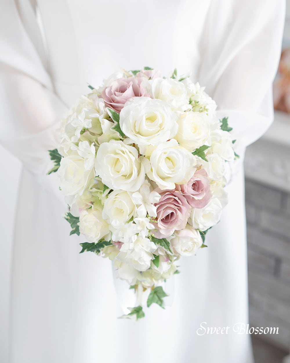 【アーティフィシャルフラワー】ホワイト＆モーブピンクのティアドロップブーケ